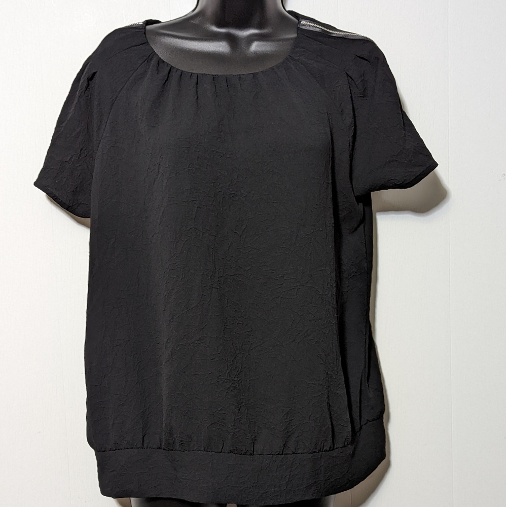 Women's Calvin Klein Shirt w/zipper sleeves. Size Small